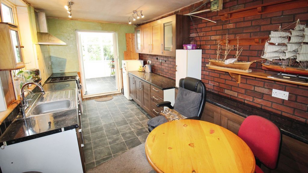 Property photo 3 of 16 Kitchen.Jpg