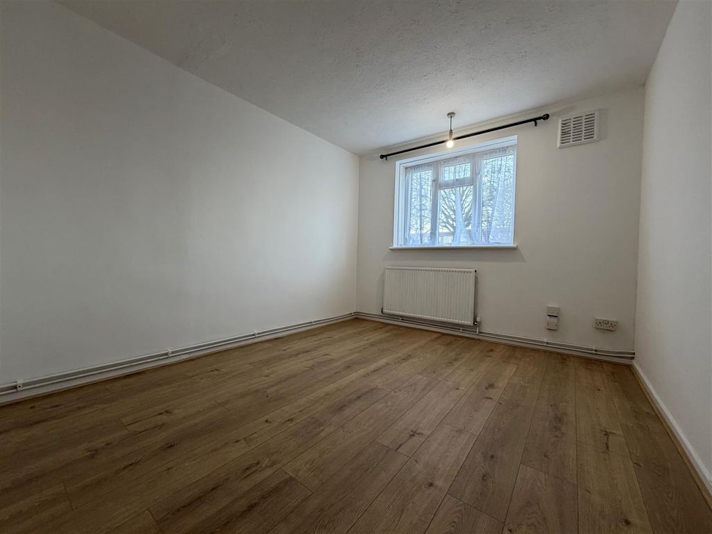 Property photo 3 of 12 Bedroom 2.Jpg