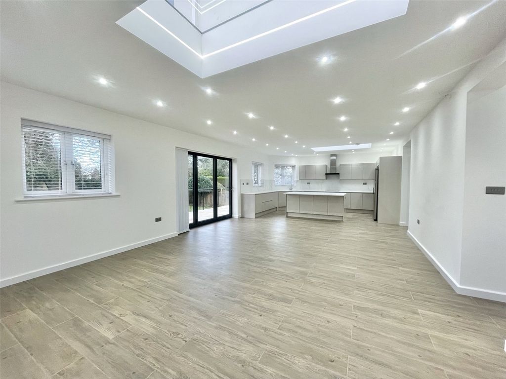 Property photo 2 of 30 Picture No. 05