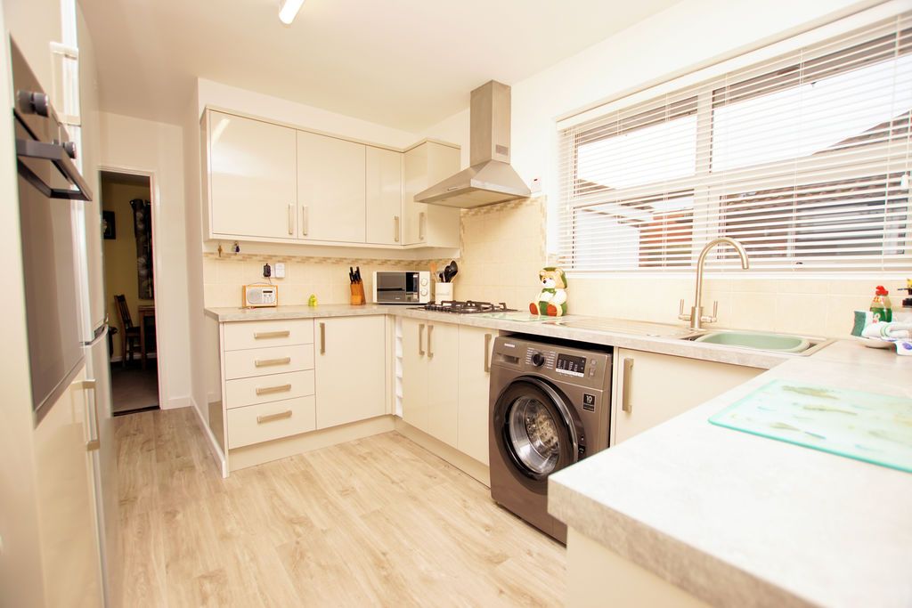 Property photo 3 of 14 Kitchen