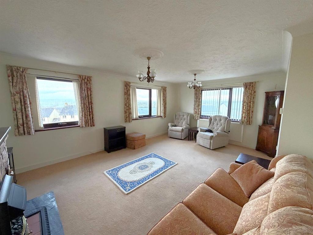 Property photo 3 of 23 Sitting Room.Jpg