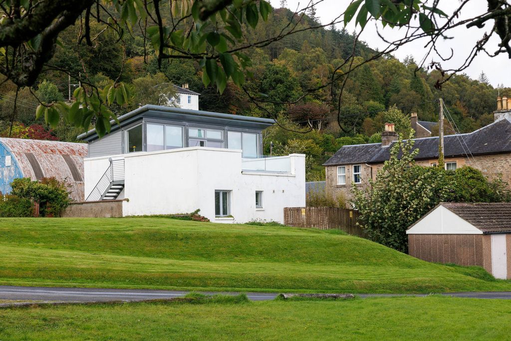Property photo 2 of 16