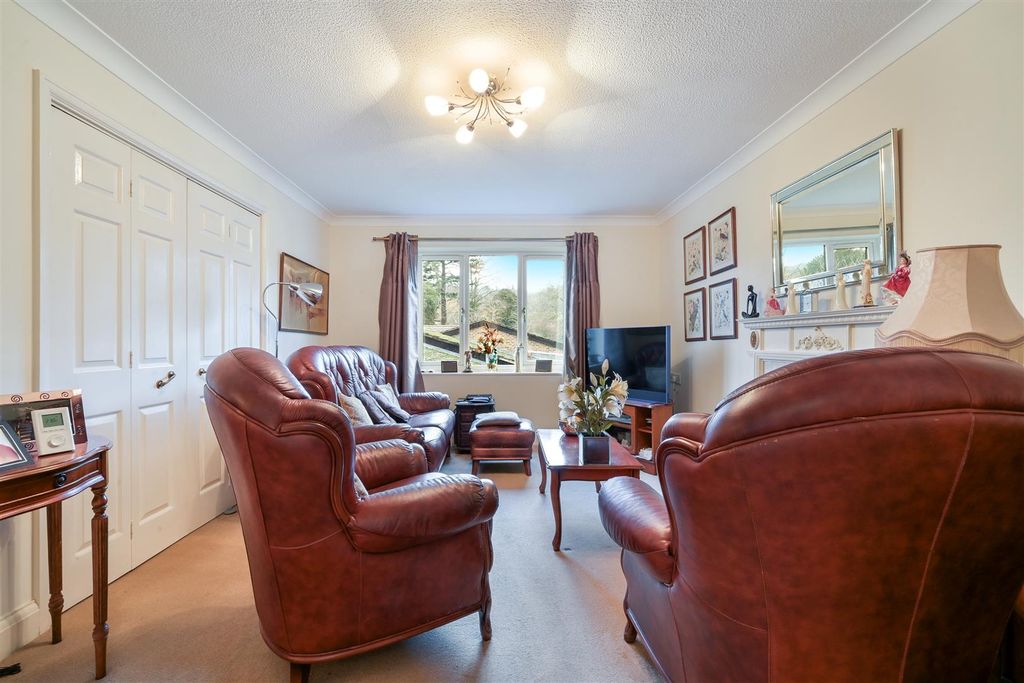 Property photo 3 of 18 Brooklands Court, Flat (7).Jpg