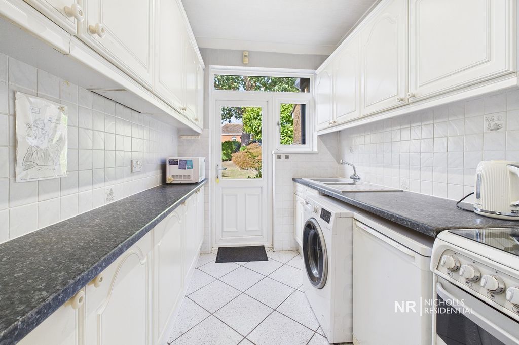 Property photo 3 of 14 Kitchen