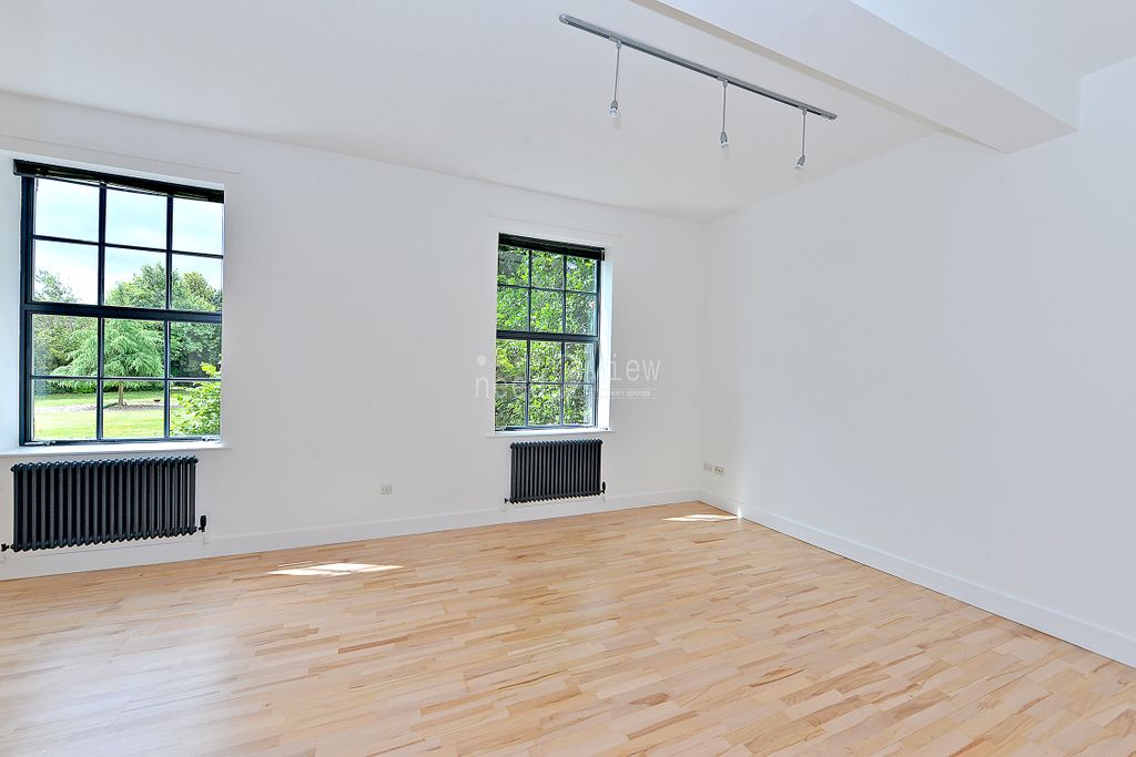 Property photo 2 of 32