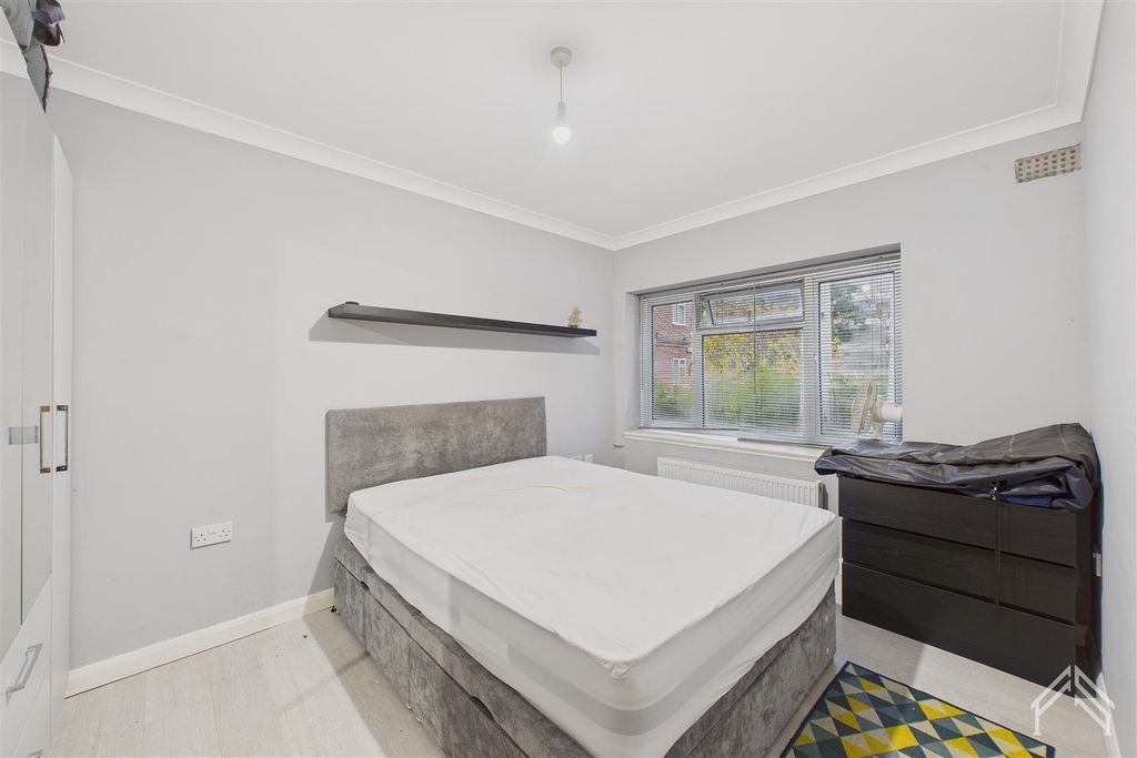 Property photo 2 of 5 Cam02700G0-Pr0430-Still001.Jpg