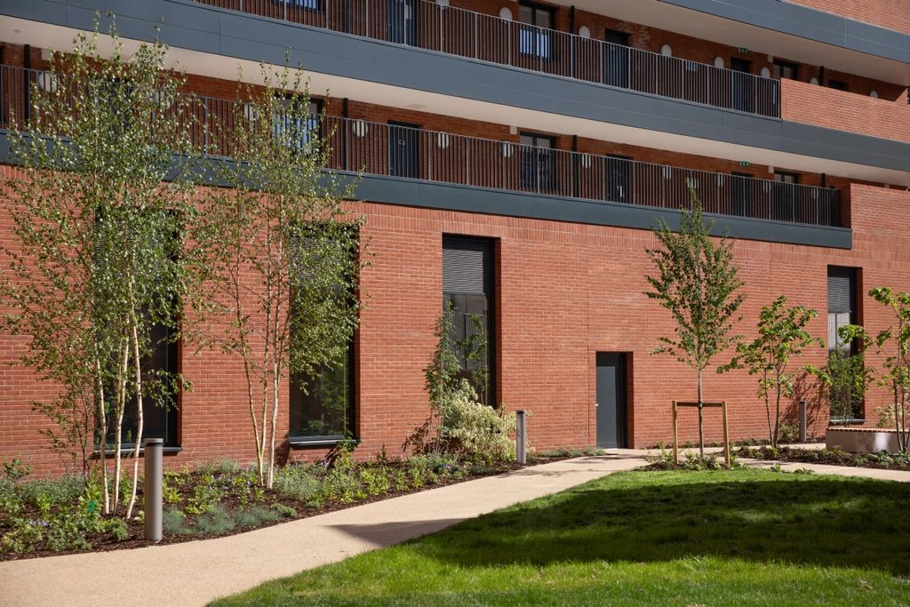 Property photo 1 of 17 Communal Garden 2