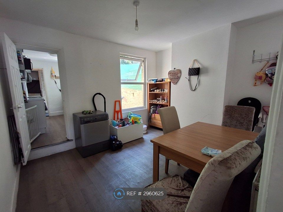 Property photo 3 of 11 Dining Room