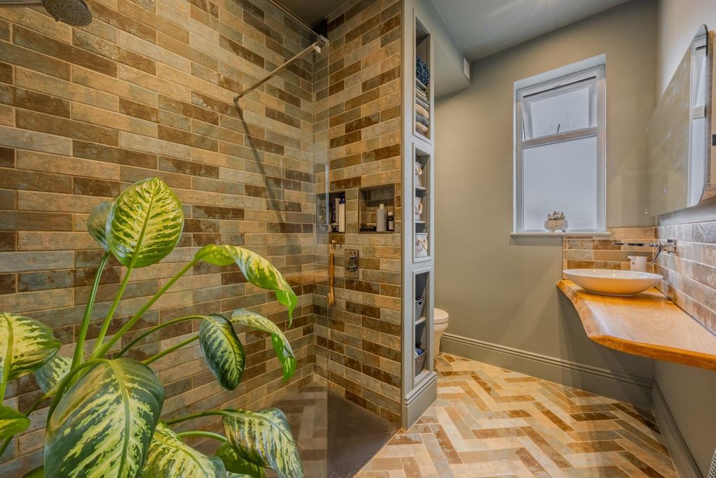 Property photo 3 of 29 Bathroom