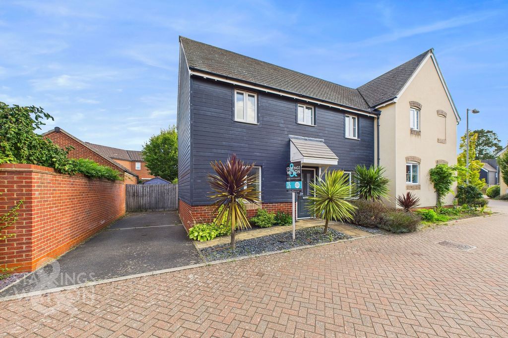 Property photo 1 of 32