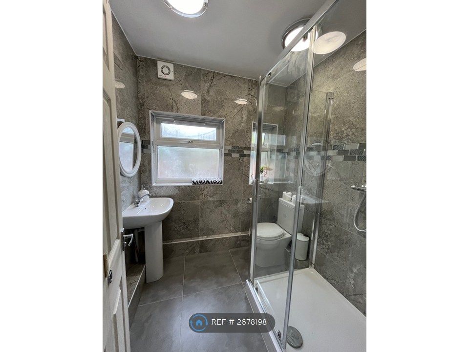 Property photo 3 of 4 Bathroom 3