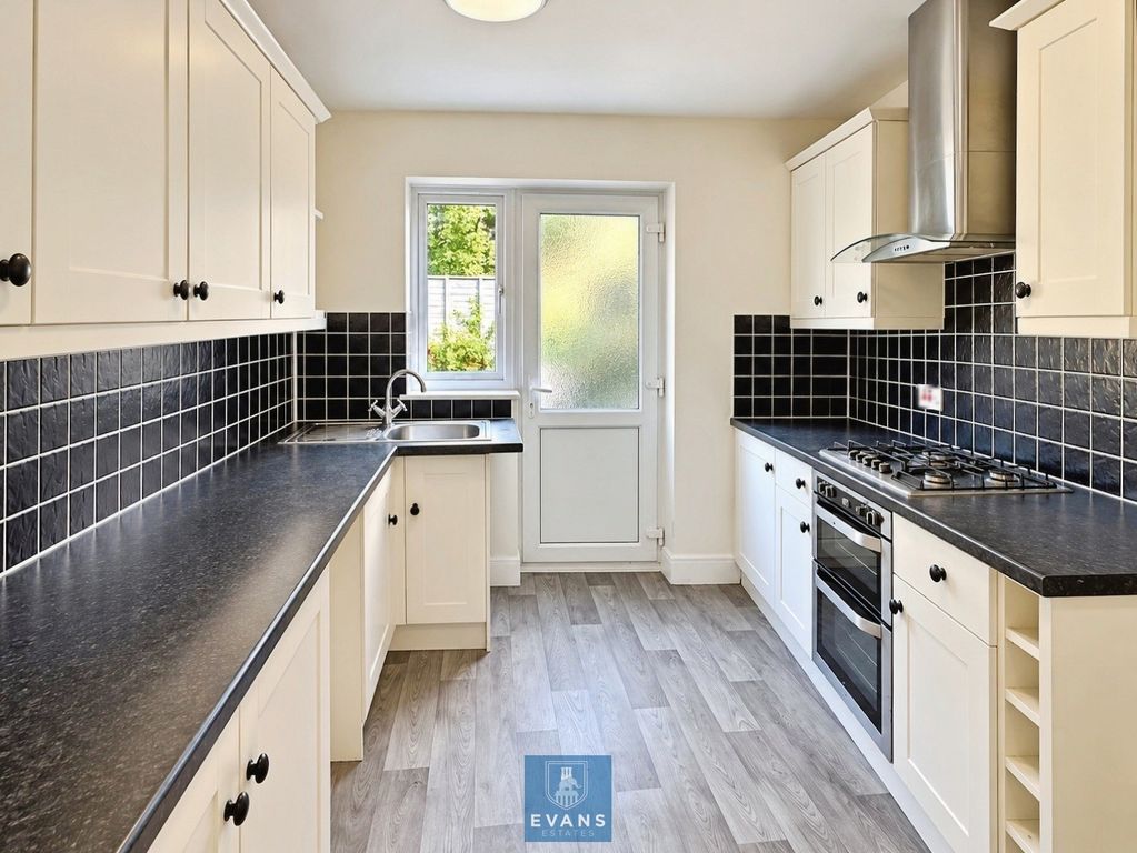Property photo 2 of 9 Kitchen