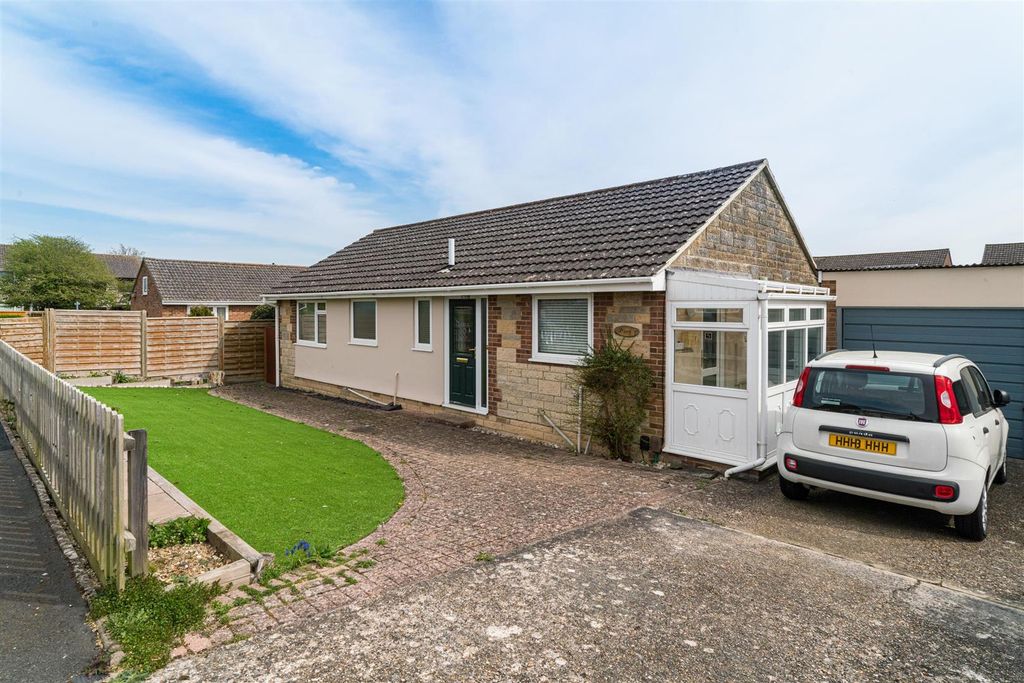 Property photo 1 of 15 5 Purdy Road
