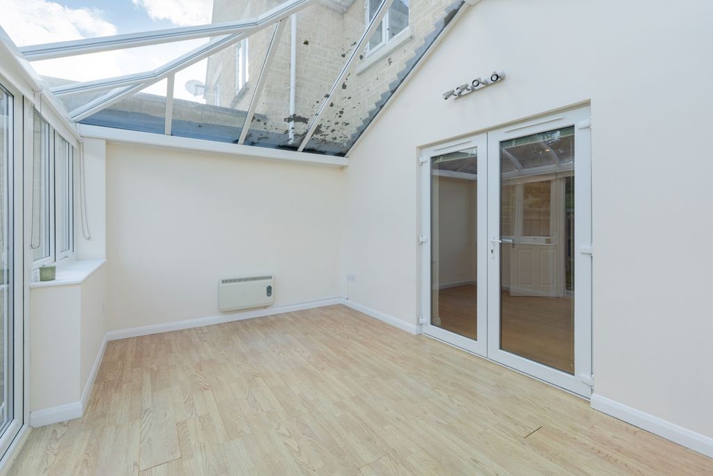 Property photo 2 of 20 Conservatory