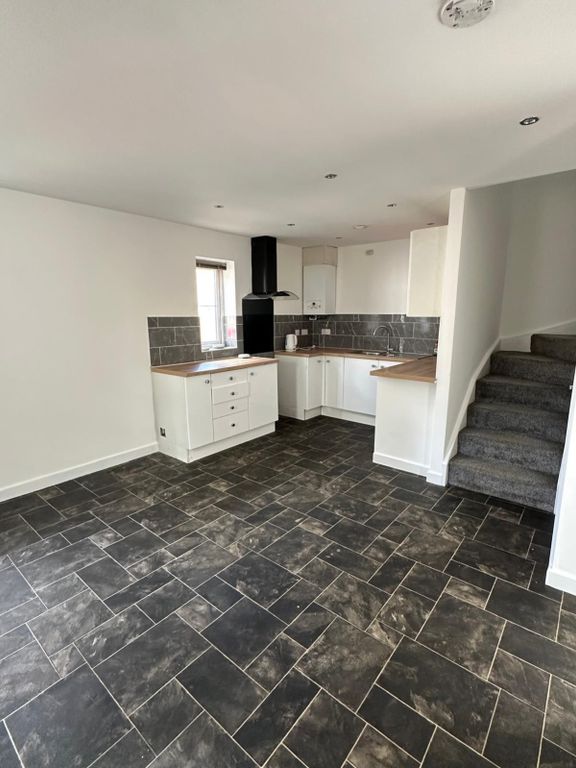 Property photo 2 of 8 2