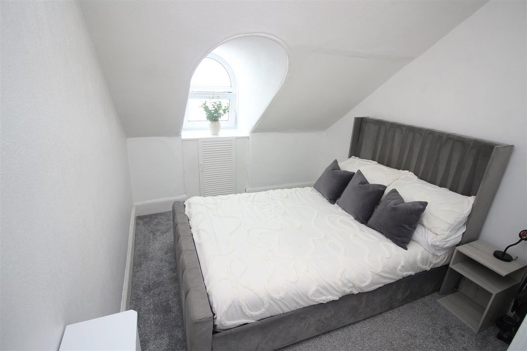 Additional image 15 of 3 bed flat for saleCaddlehill Street, Greenock PA16