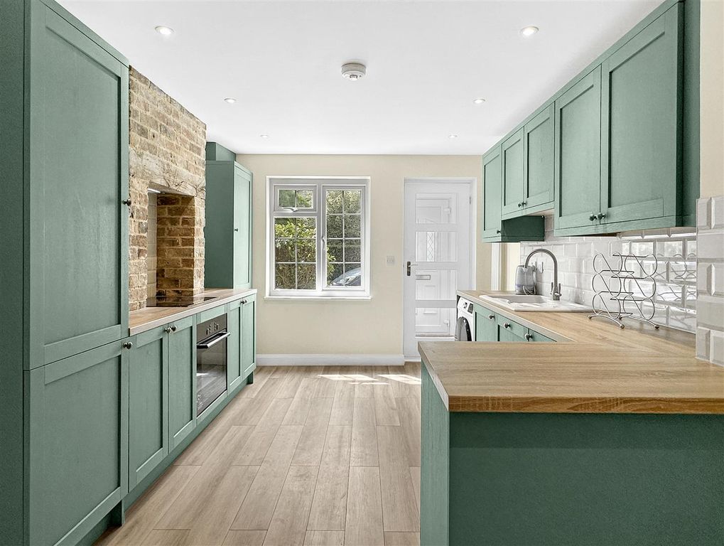 Property photo 2 of 14 Kitchen