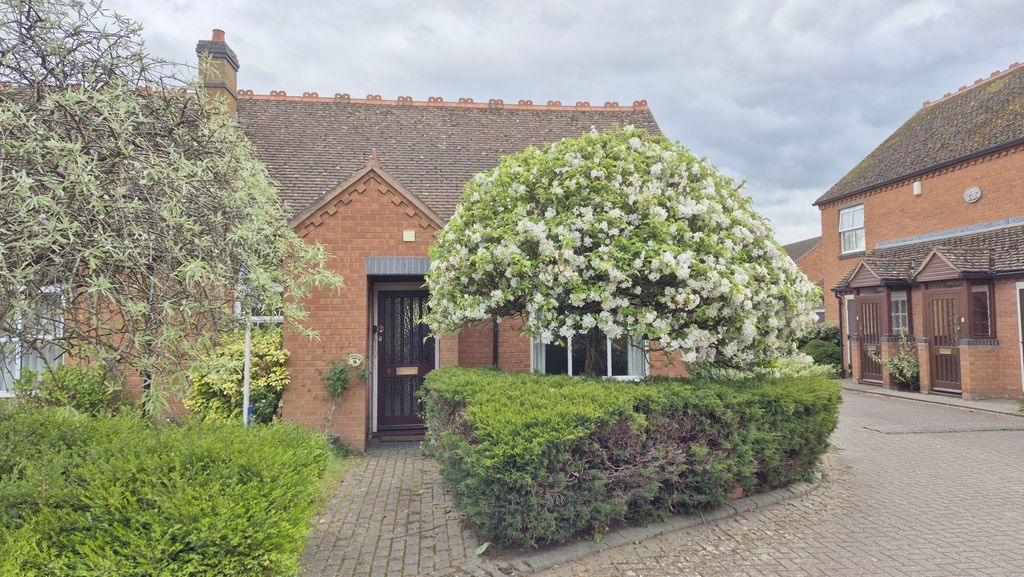 Property photo 1 of 13 2 Bedroom Bungalow For Sale