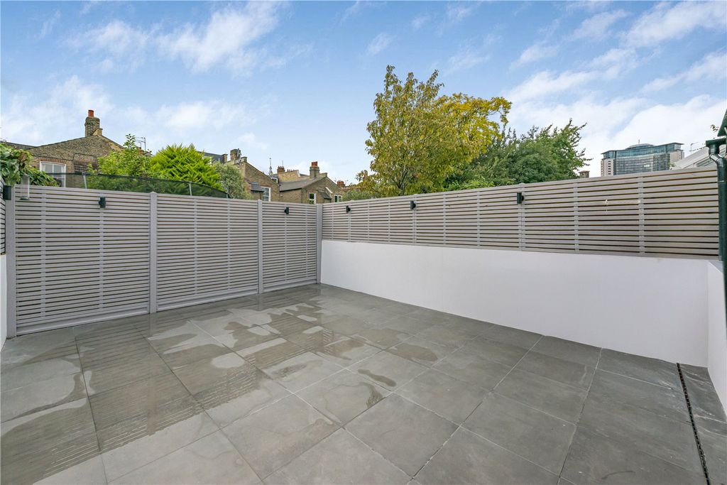 Property photo 2 of 16 Picture No. 22