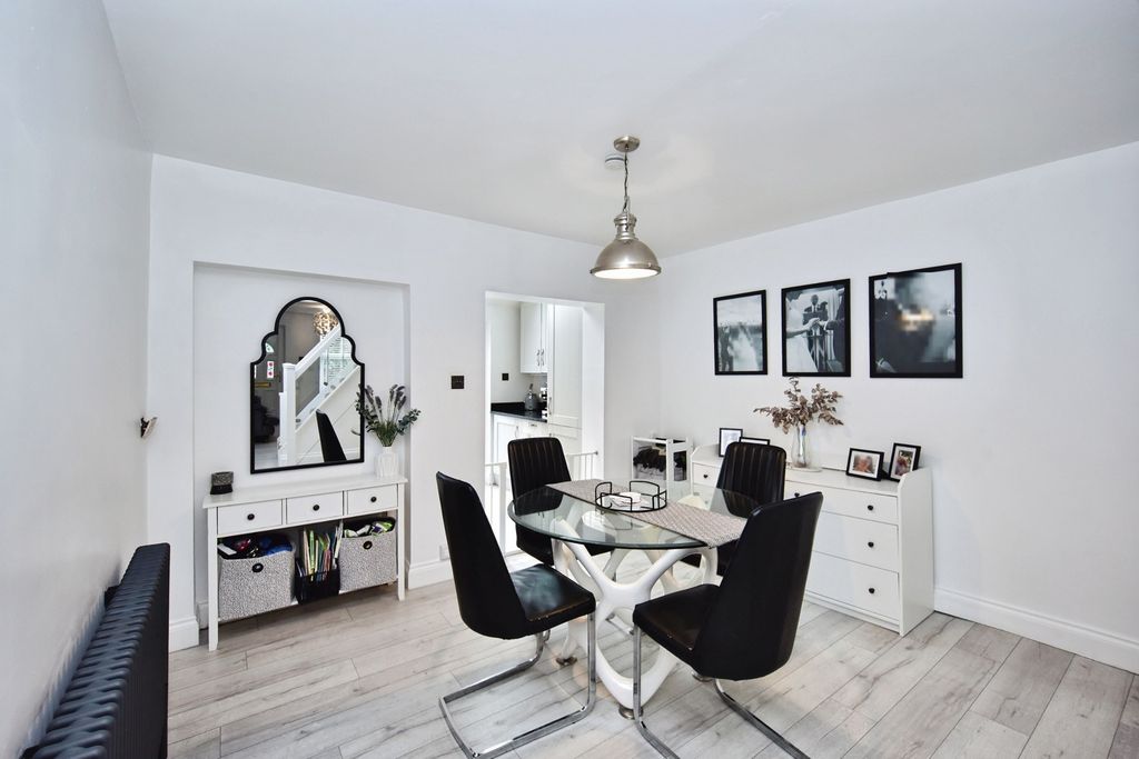 Property photo 3 of 16 Photo