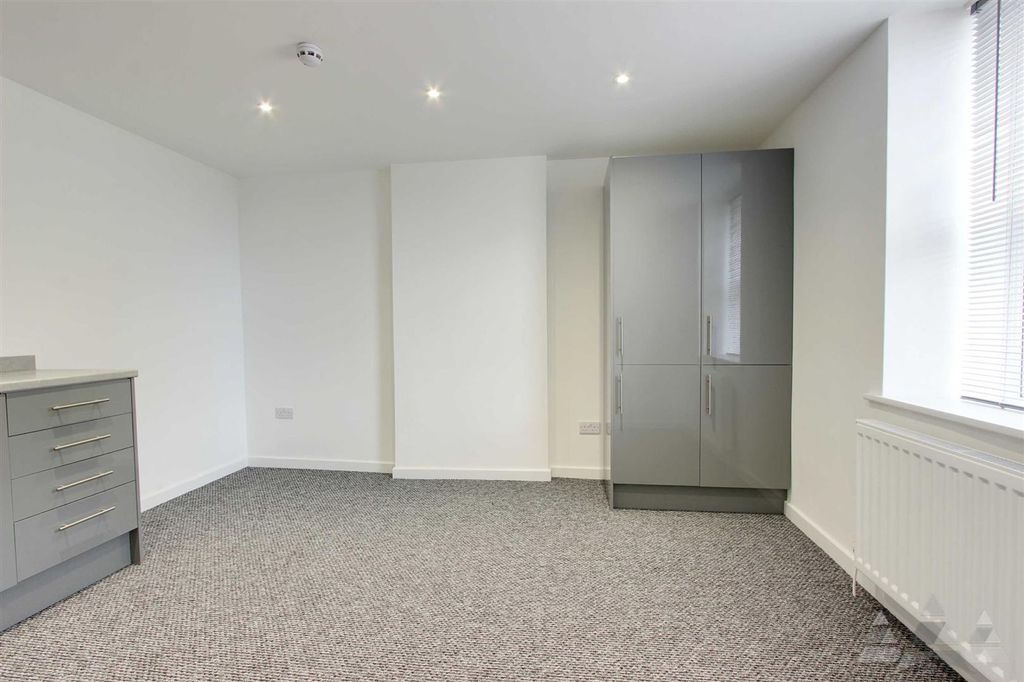 Property photo 2 of 8 Room