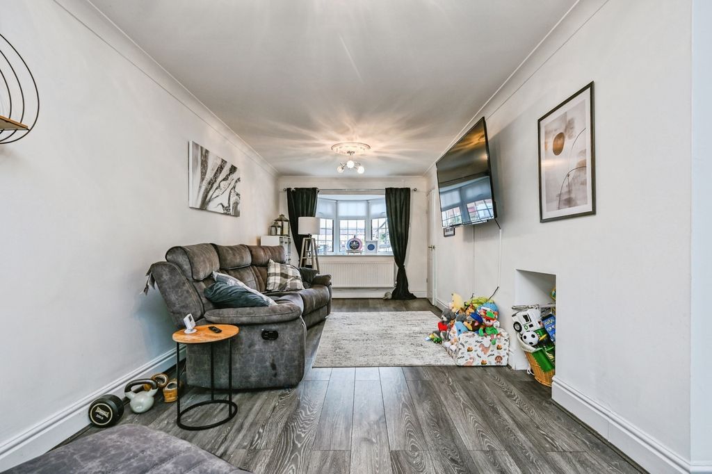 Property photo 3 of 16 Pbox-Img.Jpg