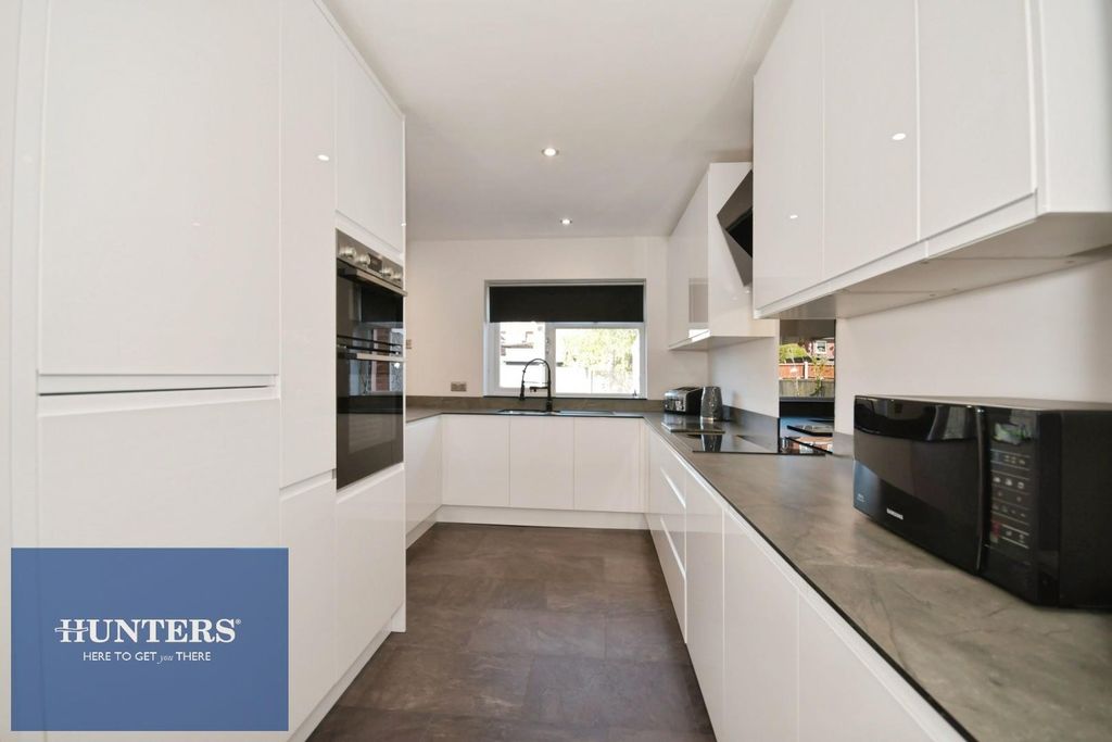 Property photo 3 of 21 Kitchen 02.Jpg