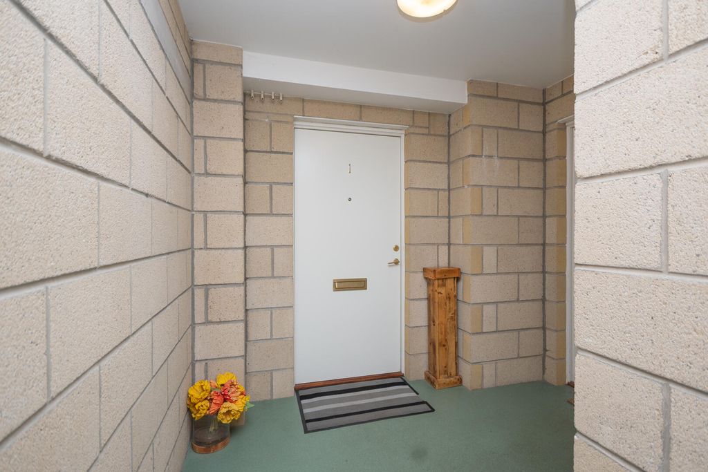 Property photo 2 of 12 Entrance