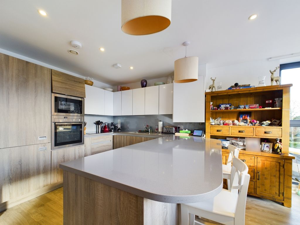 Property photo 3 of 11 Kitchen