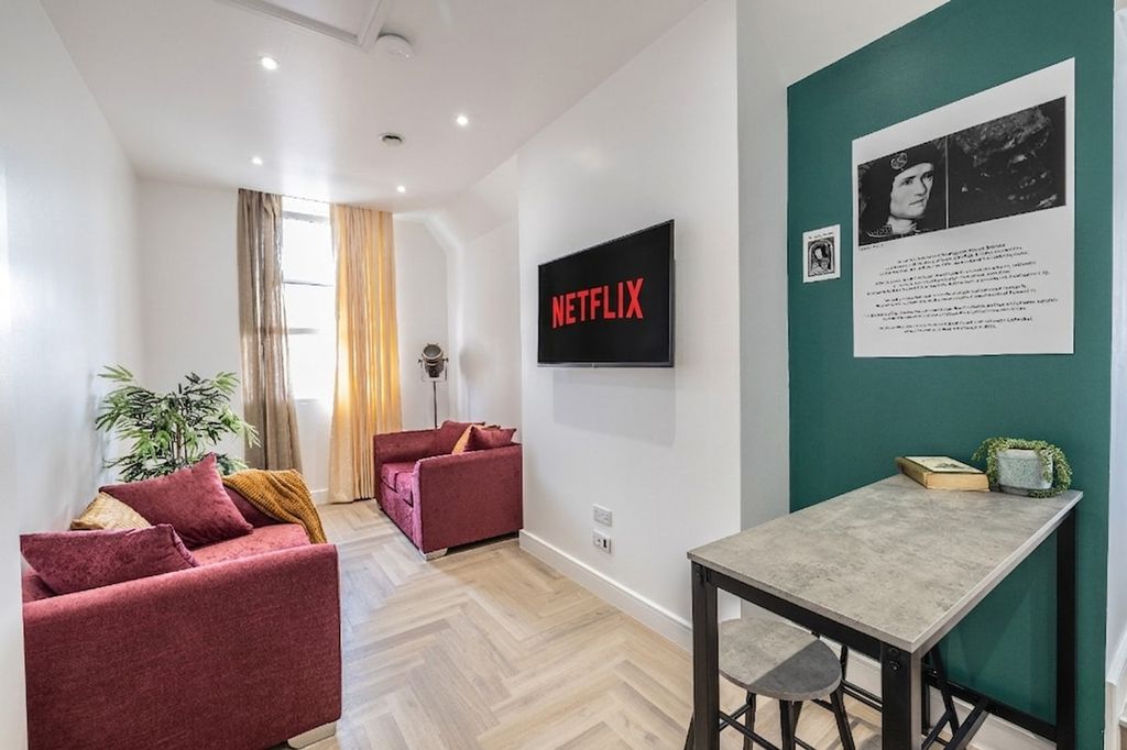 Property photo 1 of 13 Living Room