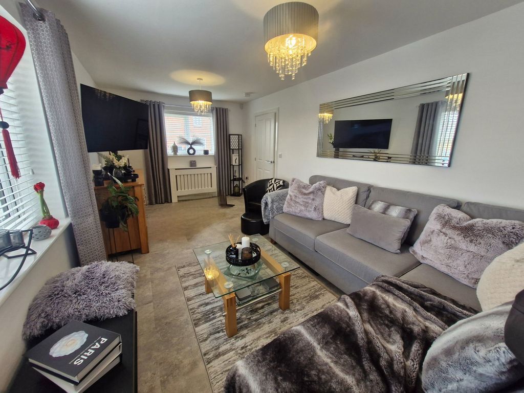 Property photo 2 of 33