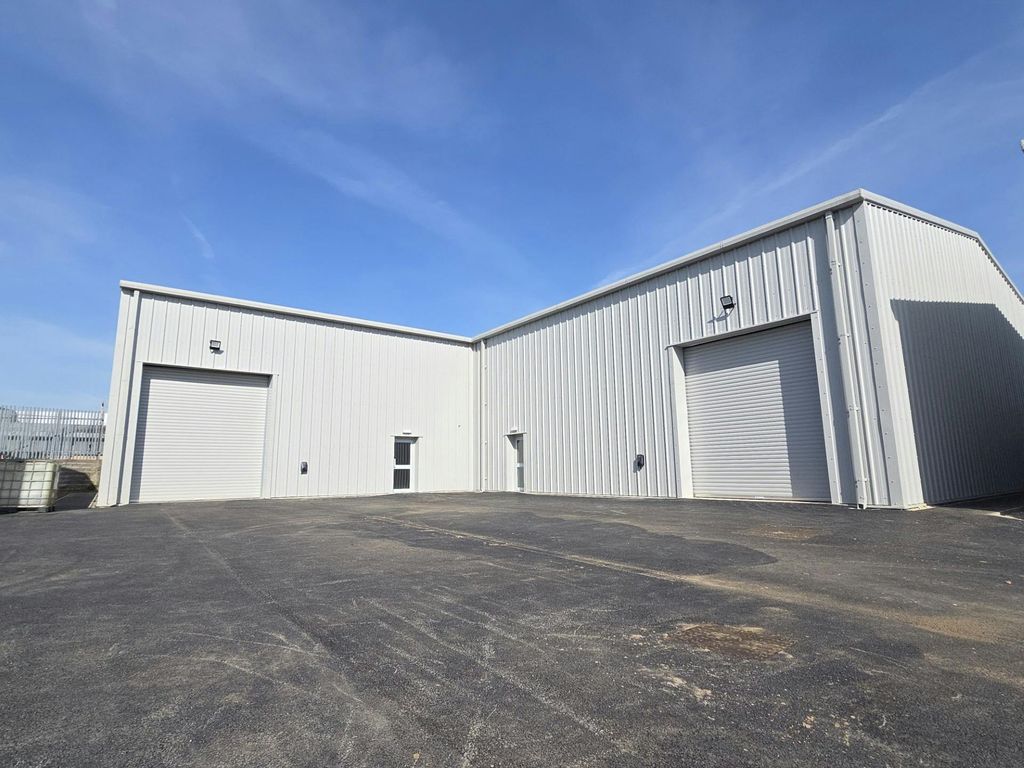 Property photo 1 of 8 A727Acfb-c9B8-473c-B80B-302E9B2Cda2B.Jpg