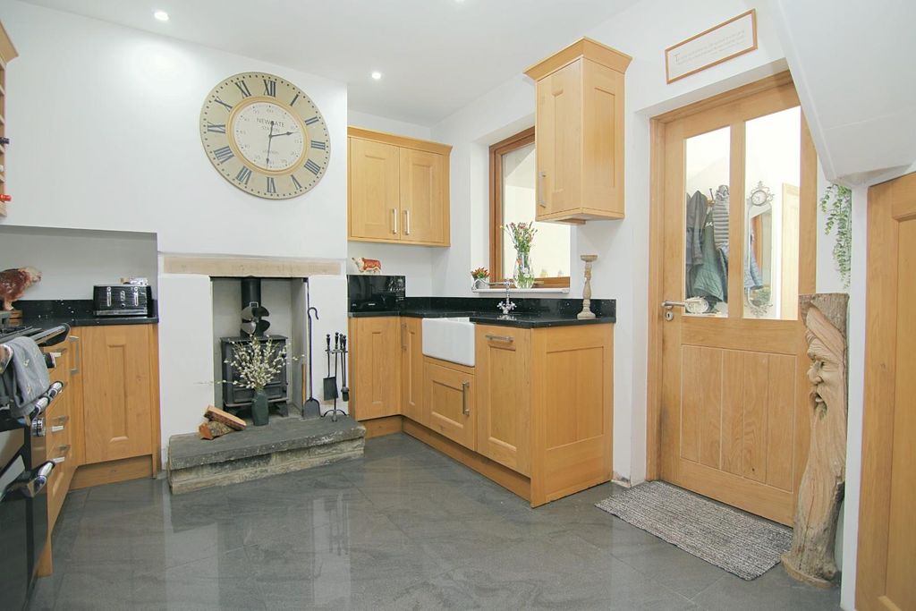 Property photo 3 of 29 Kitchen
