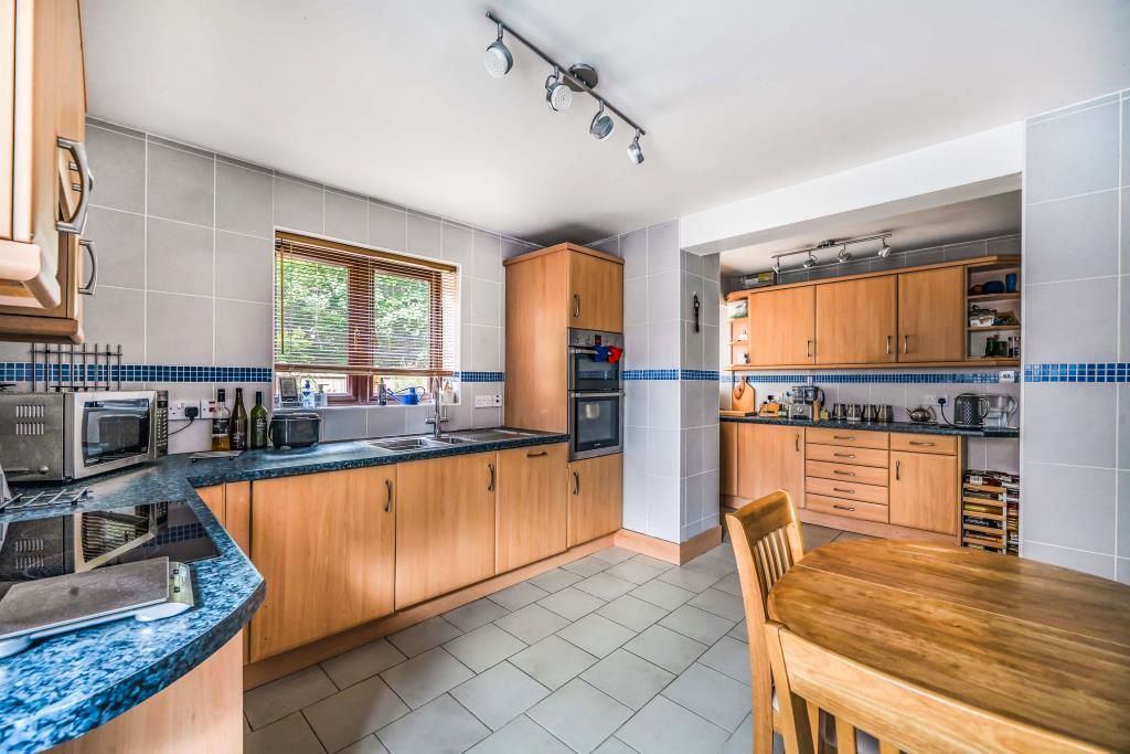 Property photo 3 of 18 Kitchen