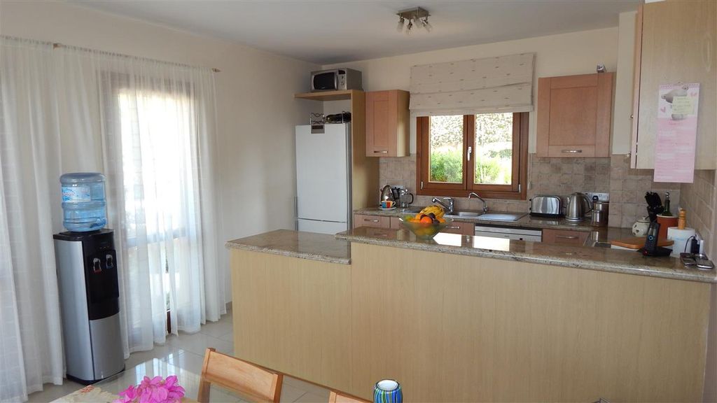 Property photo 2 of 37