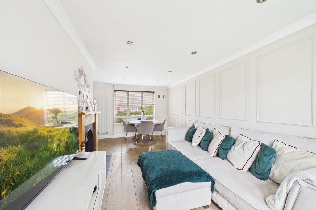 Property photo 2 of 11 Picture No. 13