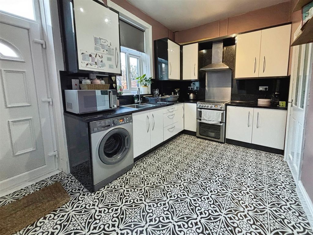 Property photo 2 of 17 Kitchen/Diner