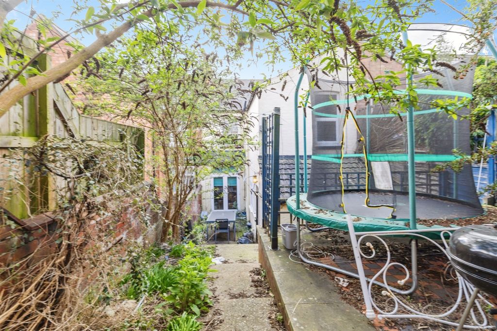 Property photo 2 of 17