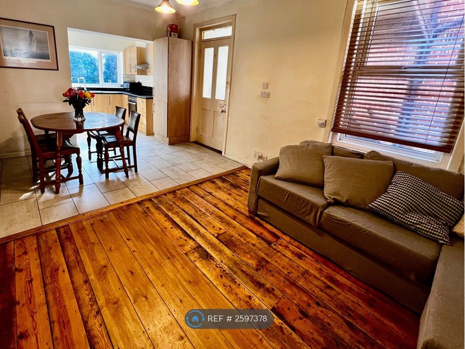 Property photo 2 of 13 Lounge