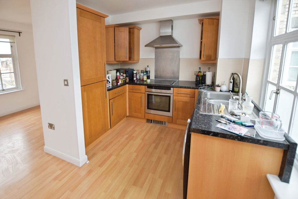 Property photo 3 of 6 57c3A88A-Dsc_0249_Edited 20Bed 20Kitchen