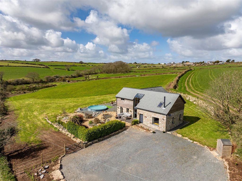 Property photo 2 of 40