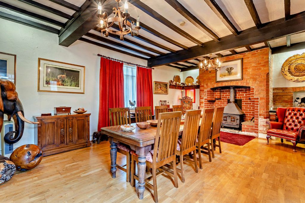 Property photo 2 of 16 Dinning Room