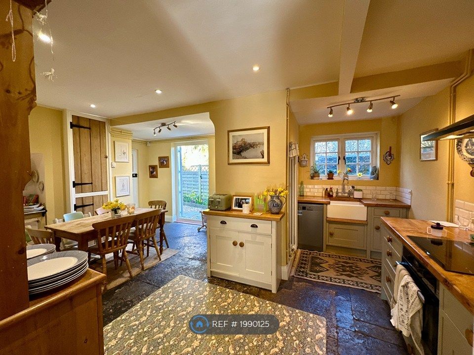 Property photo 2 of 34