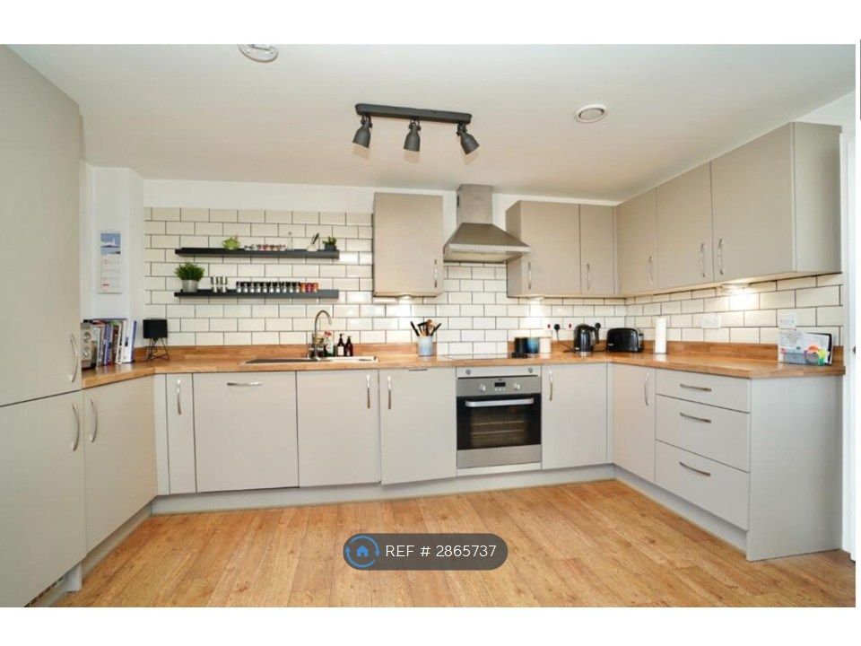 Property photo 2 of 5 Kitchen