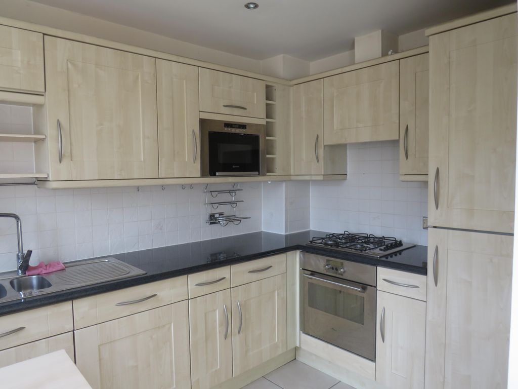 Property photo 3 of 16 Kitchen