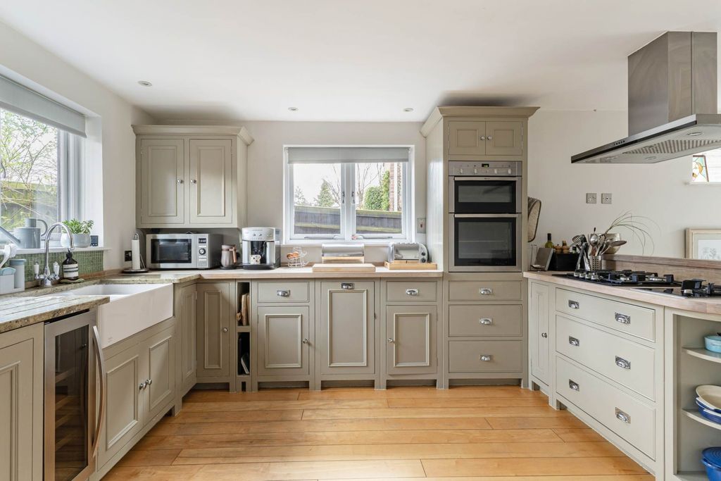 Property photo 3 of 21