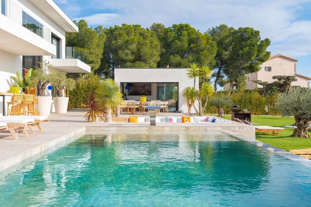 Property photo 3 of 21