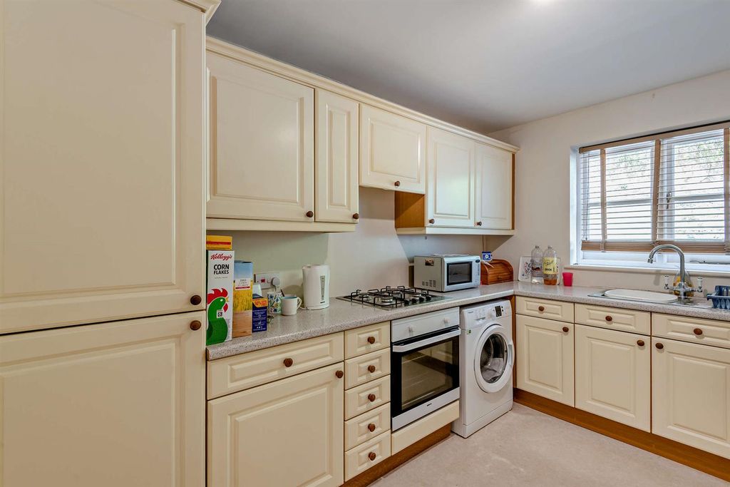 Property photo 2 of 10 8659890-Interior06-800.Jpg