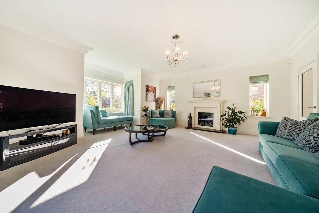 Property photo 2 of 20