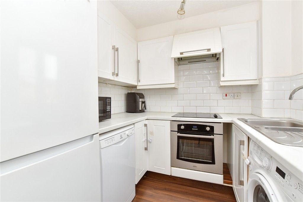 Property photo 2 of 11 Kitchen